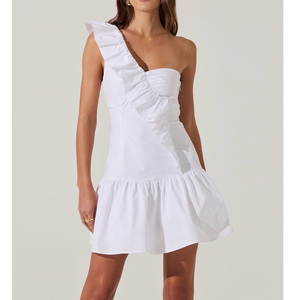 Astr the Label, BNWT, Elegant White One-Shoulder Dress - Small